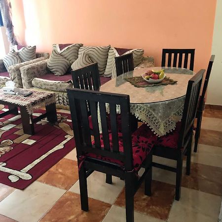 Cozy New 2 Bd Amazing Beach View Next To Hilton Hotel Family Only !العائلات فقط Александрия Экстерьер фото