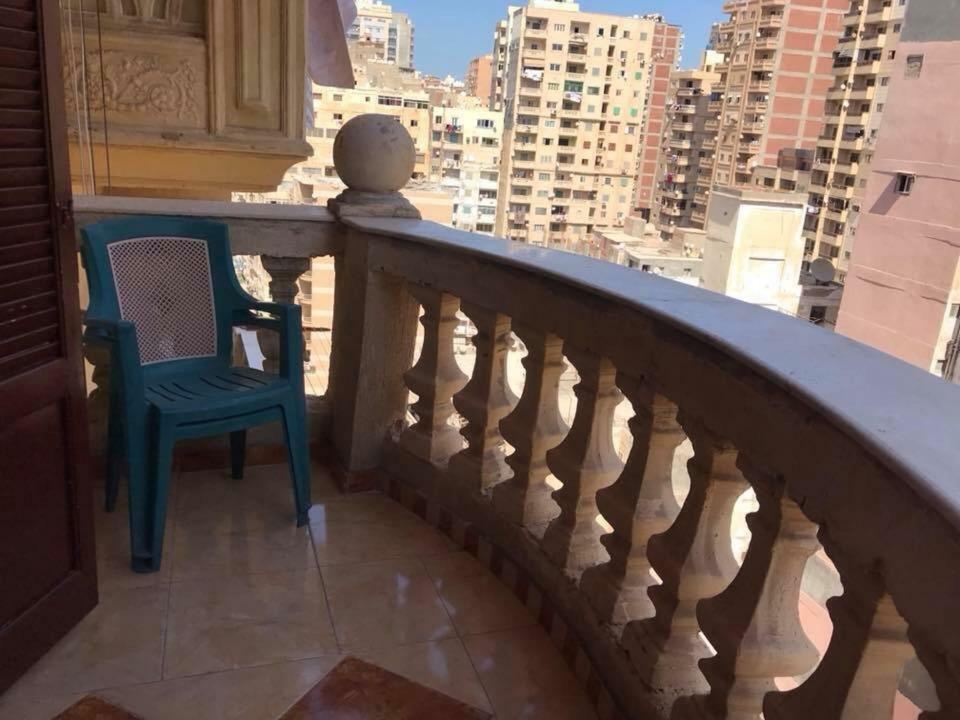 Cozy New 2 Bd Amazing Beach View Next To Hilton Hotel Family Only !العائلات فقط Александрия Экстерьер фото